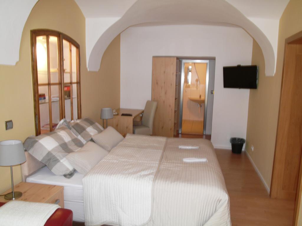 Apartments And Suites Kremnica Værelse billede