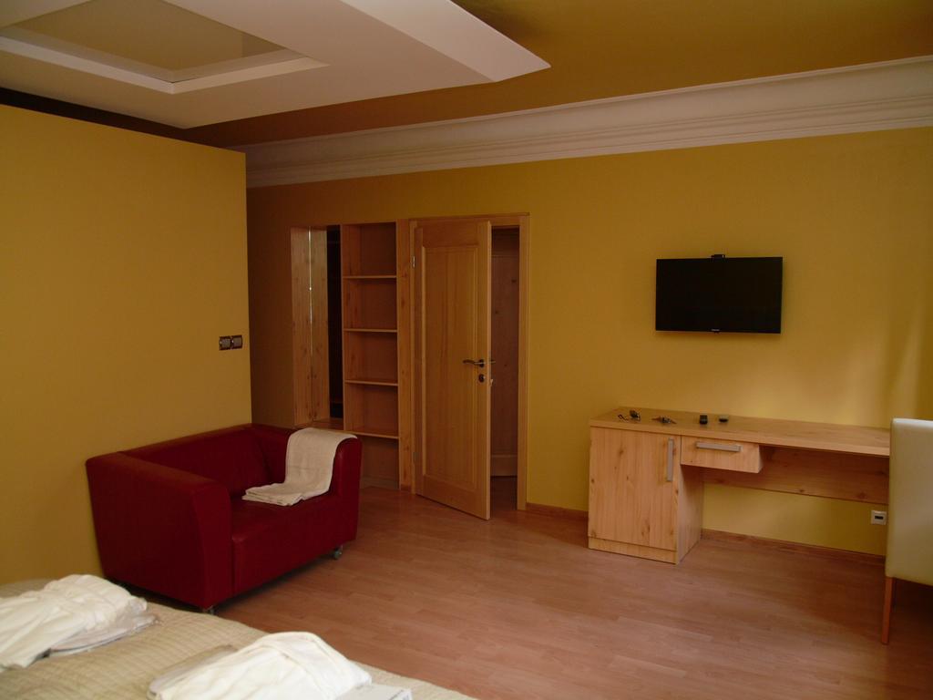 Apartments And Suites Kremnica Værelse billede